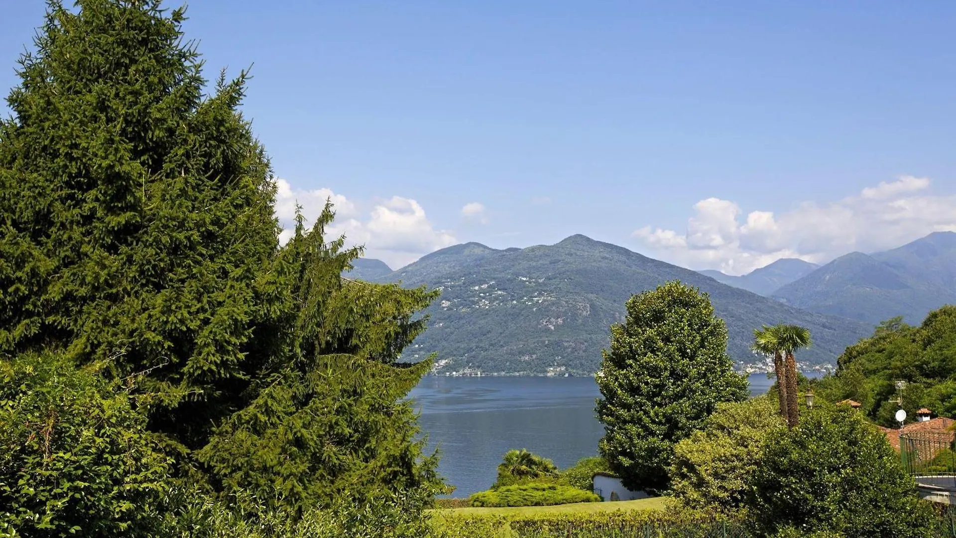 Villa Casa Magnolia Luino Ferienhaus